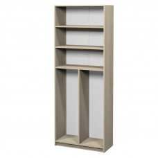 Отворен шкаф с рафтове.